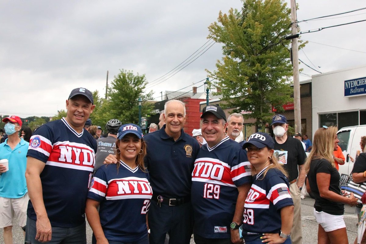 NYDO_1993's tweet photo. Great turnout for Back the Blue Rally in Pearl River today. The support from the community was heartwarming and appreciated. THANK YOU ROCKLAND COUNTY!!!! 🖤💙🖤 #RCPHS @NYPDnoticias https://t.co/29AarEfd5h