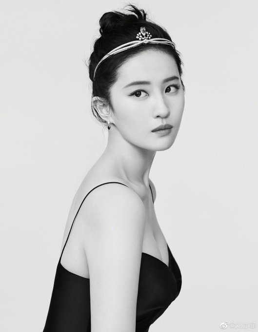 Yifei's Sina พ.ค.- ส.ค. 2563 EedvVLbU8AEJz8O?format=jpg&name=small