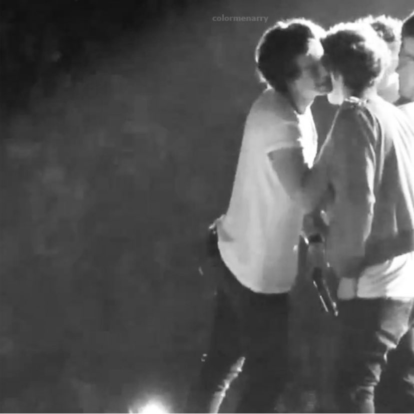 dfnclesslou's tweet photo. “I advise them not to whisper to each other until they're off stage.” https://t.co/MSLTGXWDBi
