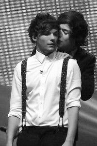 dfnclesslou's tweet photo. “I advise them not to whisper to each other until they're off stage.” https://t.co/MSLTGXWDBi