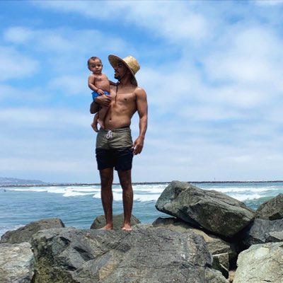 VMcnease_'s tweet photo. #NewProfilePic https://t.co/bZ9Fg2B4UE