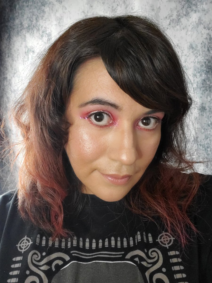 DKCesia's tweet photo. Soft pink look and using my new steamed iron backdrop!
It took me forever to iron it!!! More than the makeup if you can believe it 😆
Of course, I used everything @WikkedCosmetics from the primer to eyeshadow, liner and holo glitz to Shine!!!
#wikkedbeauty https://t.co/3UT8cKDDrl