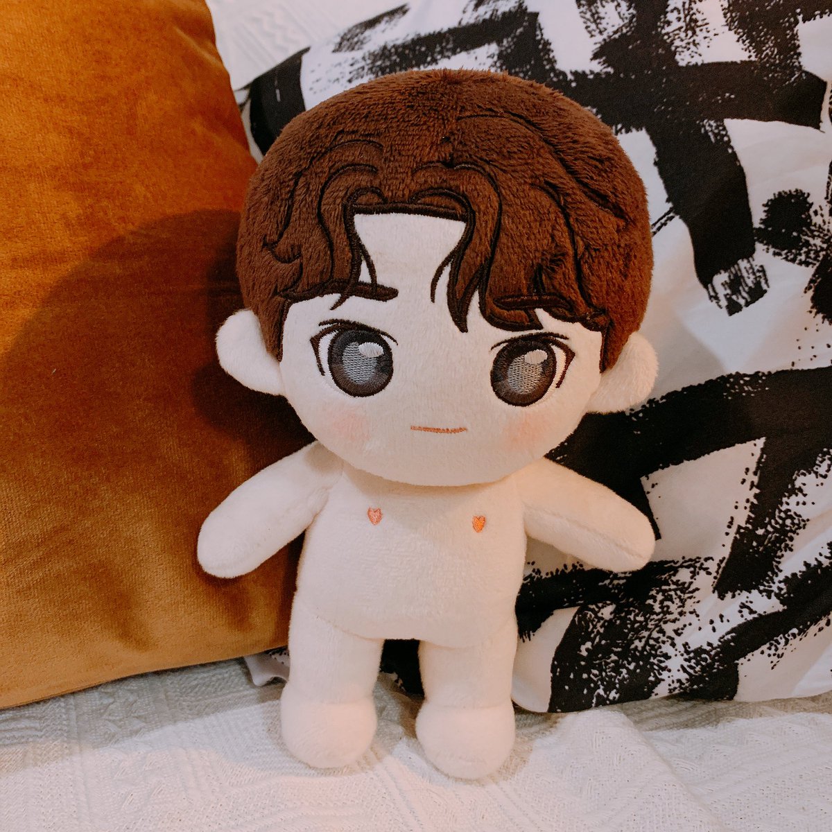 ขายม็อคอัพของน้องป๋อและน้องจ้านนะคะ 
กว่าจะสรุปแบบคือเราแก้ดีเทลไปเยอะมาก555 น้องๆเต็มห้องไม่มีที่เลี้ยงแล้ว ;-; 

ขอปล่อยน้องคนละ 400 บาท ไซส์20cm มีป๋อ2จ้าน2 แบบละ1ตัวตามรูปเลยค่า เผื่อใครชอบแบบม็อคอัพมากกว่าแบบไฟนอลนะคับ 

ใครสนใจน้องคนไหน DM มาได้เลยจ้า💕