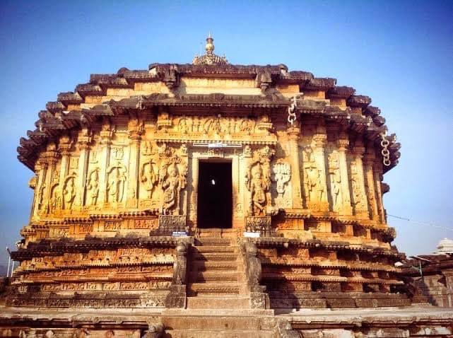  2/3-Vidyashankara temple stands on 12 Zodiac pillars or Rashi Stambhas-Zodiac Signs are carved on these & aligned with Sun movement through different zodiac signs thro the year. Engineering marvel is whichever zodiac the sun is in, the first rays of sun fall on that pillar 