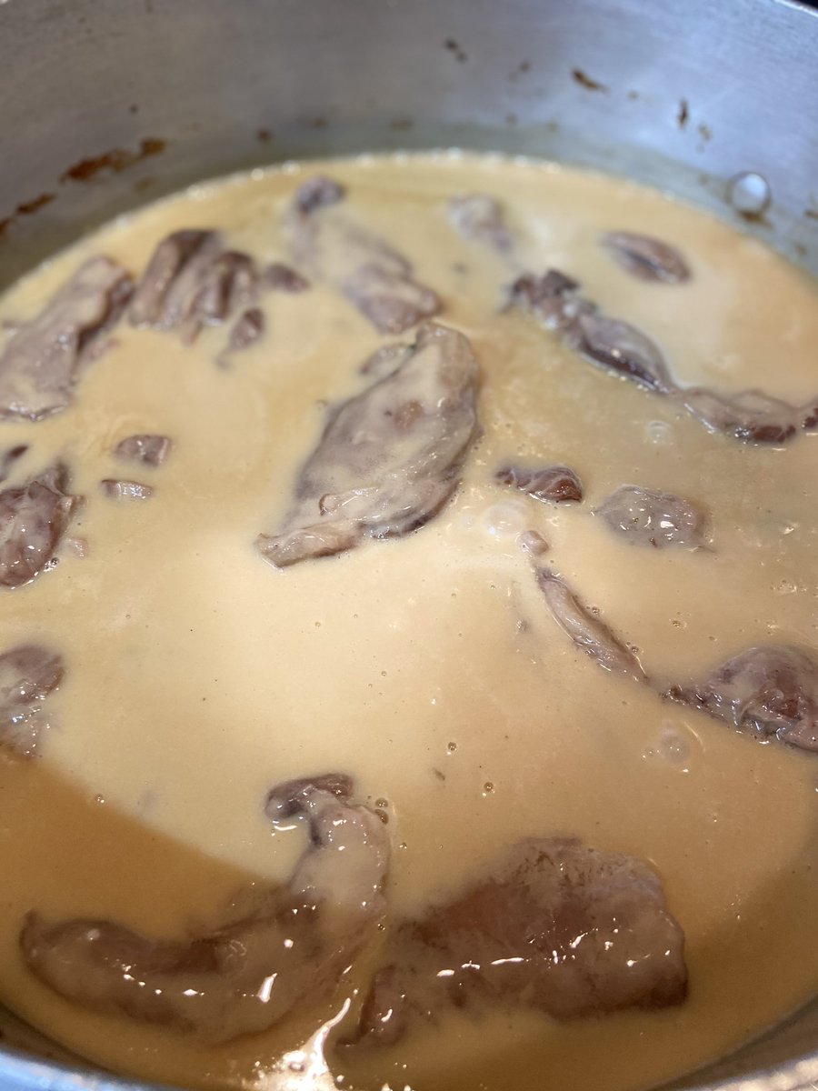 ボンシュマン 仔牛のブランケットです すね肉を使って煮込んだのは初めてですが ゼラチン質たっぷりでめちゃ美味いです