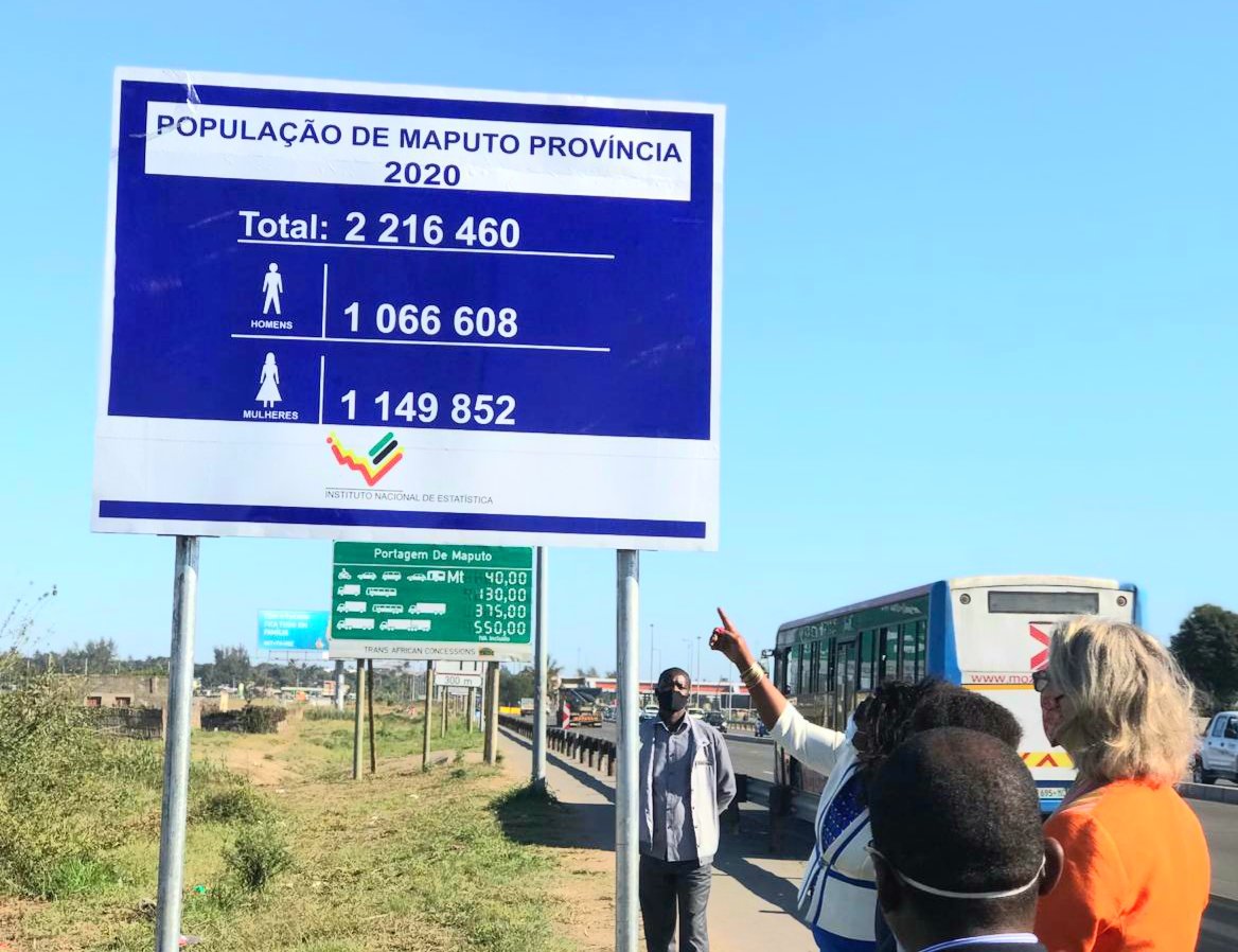 DiagneAndrea's tweet image. Unveiling of first ever Population Info signs at #Mozambique&apos;s provincial borders this morning with V Diogo, Sec State Maputo Prov, Pres Natl Stats Inst. #datafordev #empowercitizens