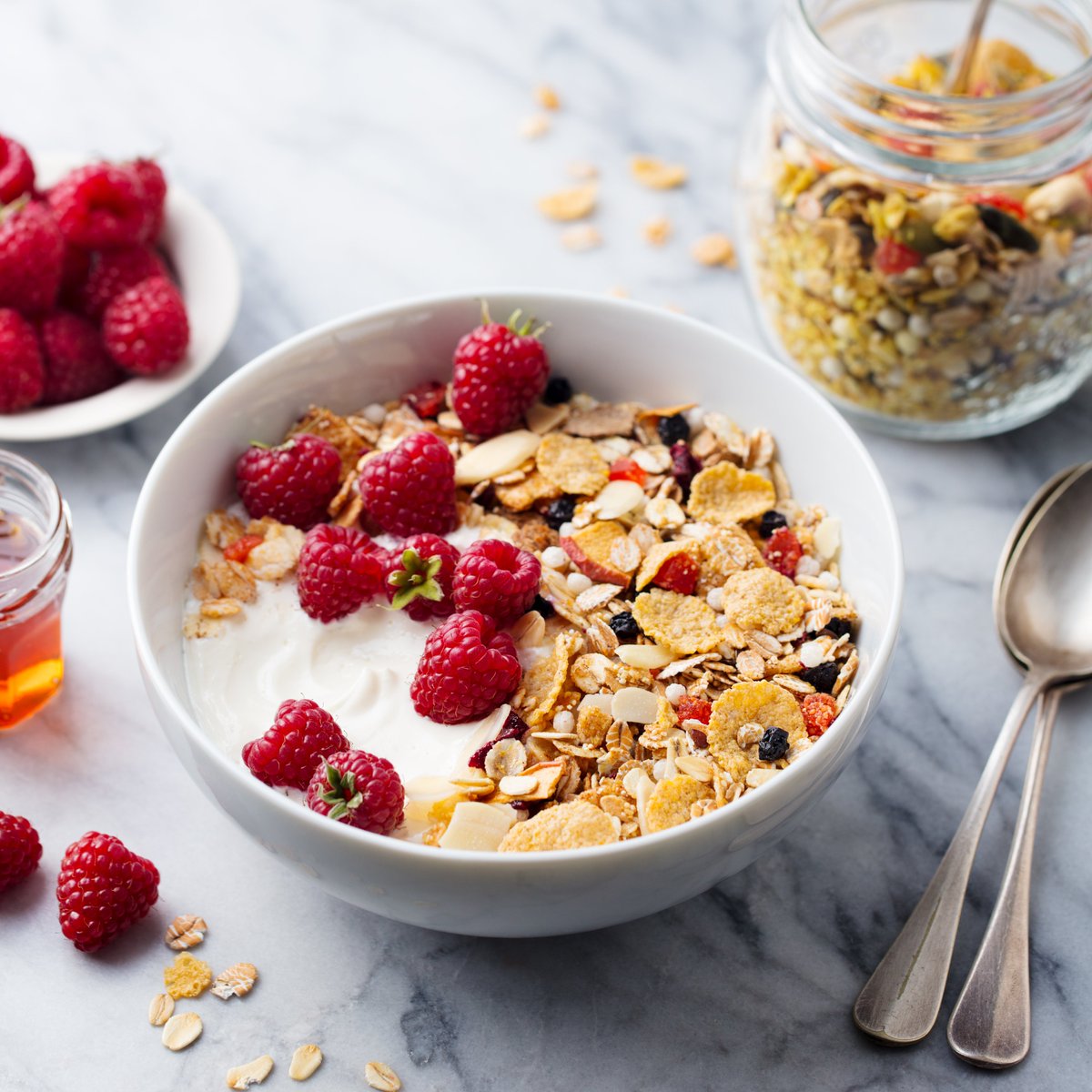 easyveggieideas's tweet photo. #knowyournutrients A nutrient to consider when following a plant-based diet is B12, needed to make red blood cells. It's only found naturally in animal-based foods so include fortified foods in your diet e.g. cereals, non-dairy milks &amp; yeast extract @Nutracheck #plantbased https://t.co/LZqm9xeRwZ