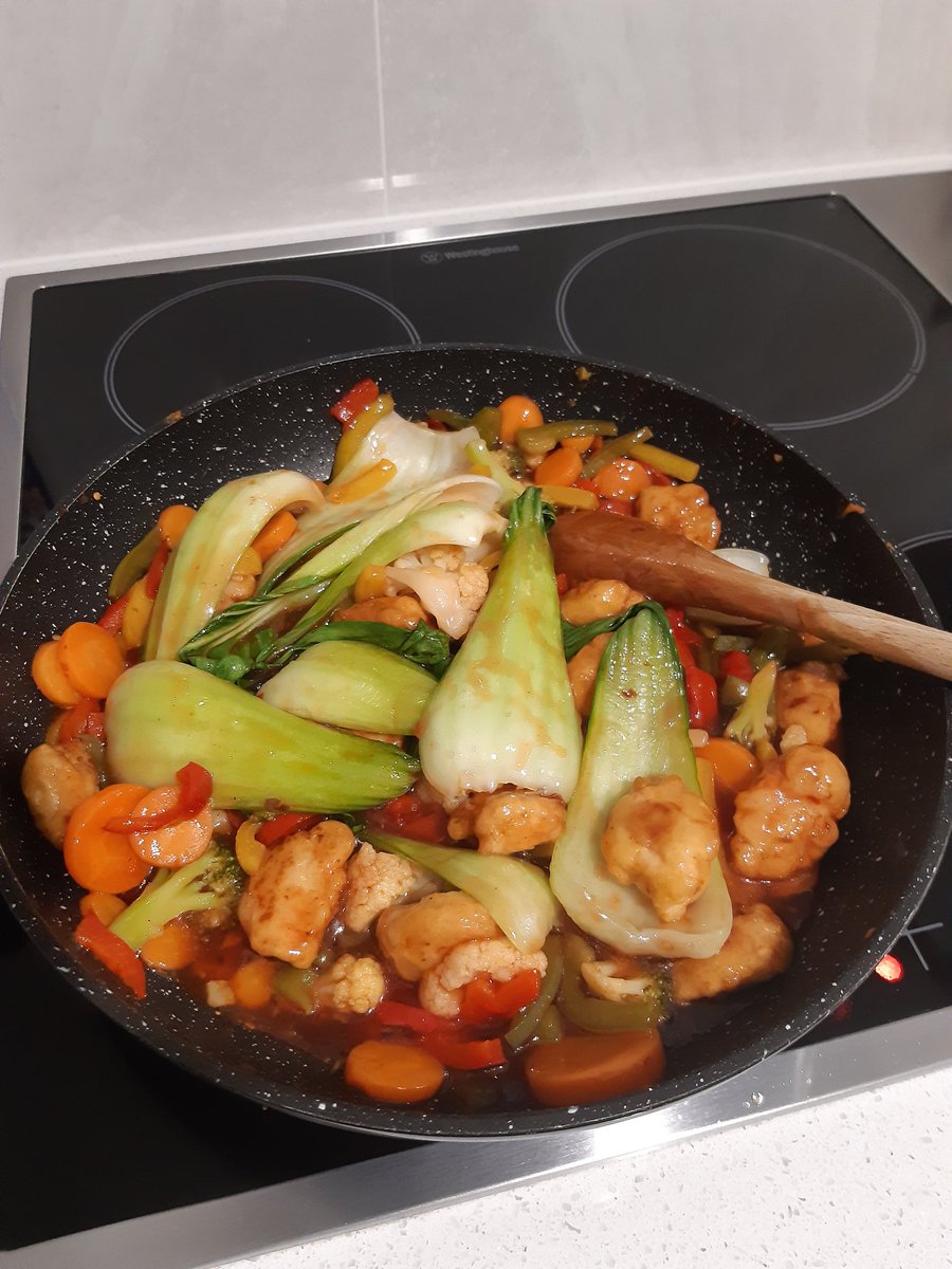 DanTheGreatGam1's tweet photo. I am at it again 
Chilli plum chicken stir fry

#Khanskitchen https://t.co/GNkm4YOGgR