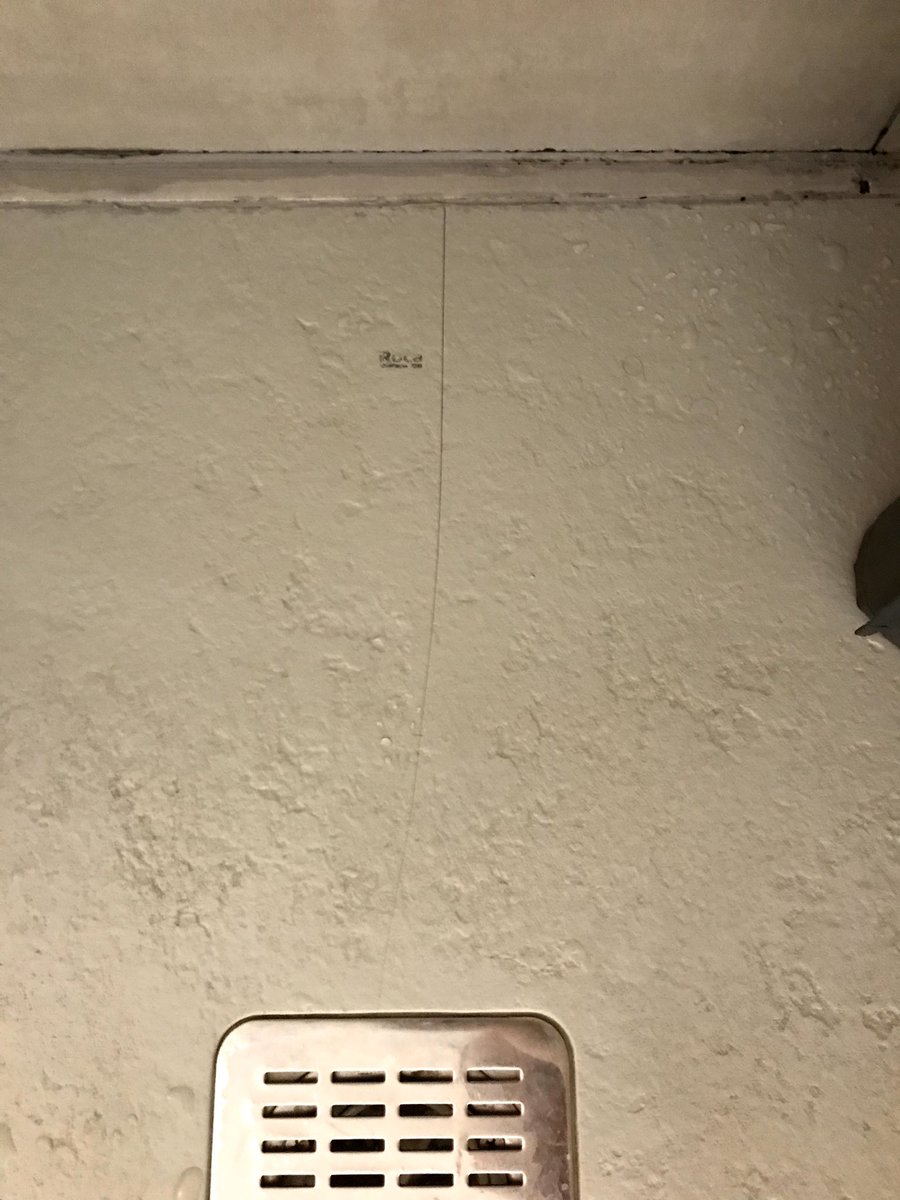 postresdelasort's tweet photo. Pésimo servicio el de @LineaDirecta_es , después de tener des de diciembre una incidencia con ellos por un plato de ducha roto (8meses sin poder usar la ducha!!) ahora nos llaman y nos dicen que no está roto y cierran el parte #rabiaeimpotenciaapartesiguales #verguenza https://t.co/roWRetiIun