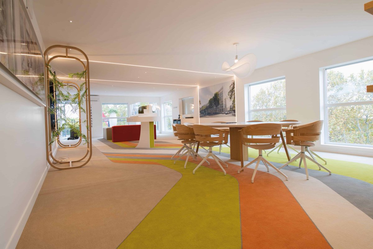 Flexoffice, open space, coworking... entre bien-être au travail, respect environnemental et économie, comment s'adapter ? 🏙️
#teletravail coworking #espace #design #office #numerique #transfonum bit.ly/3fNiQGb