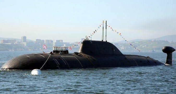 Barisdgan7's tweet photo. 3 Ağustos 1958 - İlk nükleer denizaltı olan USS Nautilus, Kuzey Kutbu'nun kalın buz örtüsünü, bir uçtan öbür uca su altından geçmeyi başardı. https://t.co/ULDHXVFP1B