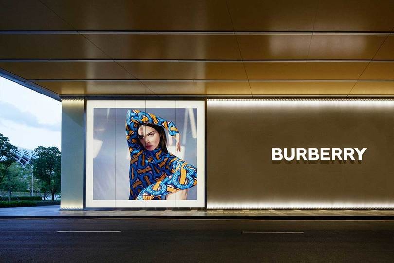 CaadDesign's tweet photo. La marca de moda @Burberry inaugura su primera #SocialStore en #Shenzhen #China. Desarrollada por la multinacional Tencent @TencentGlobal, incorpora los últimos avances tecnológicos integrando la #tienda física y las #RedesSociales. 📲🛍 https://t.co/u7576lTIZS
#Retail https://t.co/qQukVIx3h7
