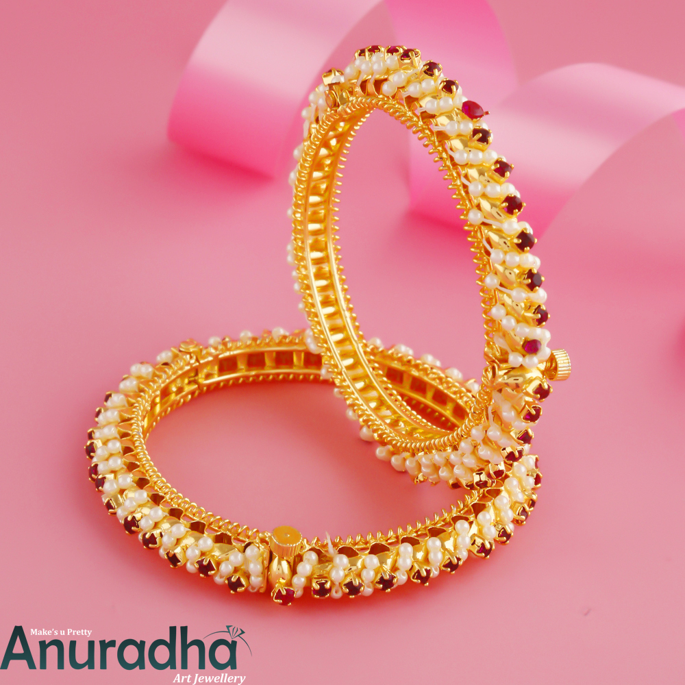 AnuradhaArts's tweet photo. 😍Check out this latest Collection of Gold finish Traditional Bangles Starting From Rs.950/- 😍 To See More Collection Click on the Given Link: https://t.co/zkNMafUOJf
-
-
-
#bangles #traditionalbangles #multicolorbangles #designerbangles #goldbangles #anuradhaartjewellery https://t.co/1pmhvnXvBP