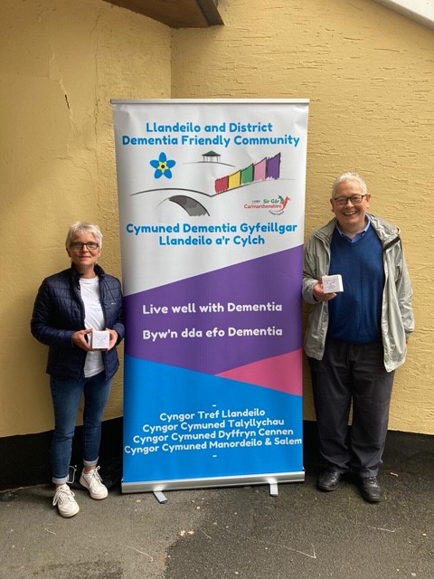 CysylltuConnect's tweet photo. Llandeilo – Building a Dementia Friendly Community’
Cupcake days in support of Alzheimer’s Society, members of Llandeilo and District Dementia Friendly Community give cakes to residents and visitors alike.  Baked and boxed by members.
#CysylltuâCharedigrwydd #ConnectToKindness https://t.co/xSqwuwmYSD