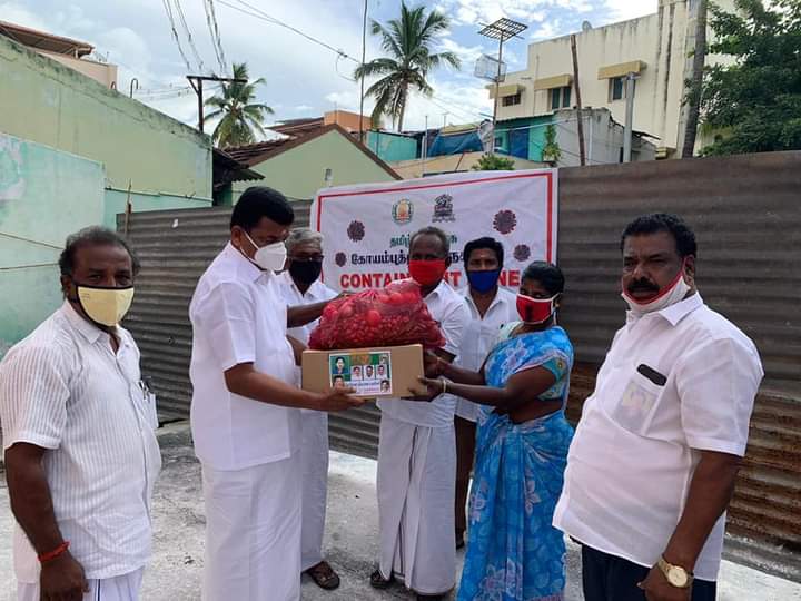 covai_rajesh's tweet photo. #கோவை_வடக்கு_தொகுதிக்குட்பட்ட #வார்டுஎண்11 காளியம்மாள் வீதியில் கொரோனா தொற்று காரணமாக  தடை செய்யப்பட்டுள்ள பகுதியில் ( #CONTAINMENT_ZONE ) உள்ள பொதுமக்களுக்கு கோவை வடக்கு தொகுதி சட்டமன்ற உறுப்பினர் திரு.#PRGஅருண்குமார்MLA அவர்கள் காய்கறி மற்றும் மளிகை பொருள்களை  வழங்கினார் https://t.co/d0JQnl0x6t