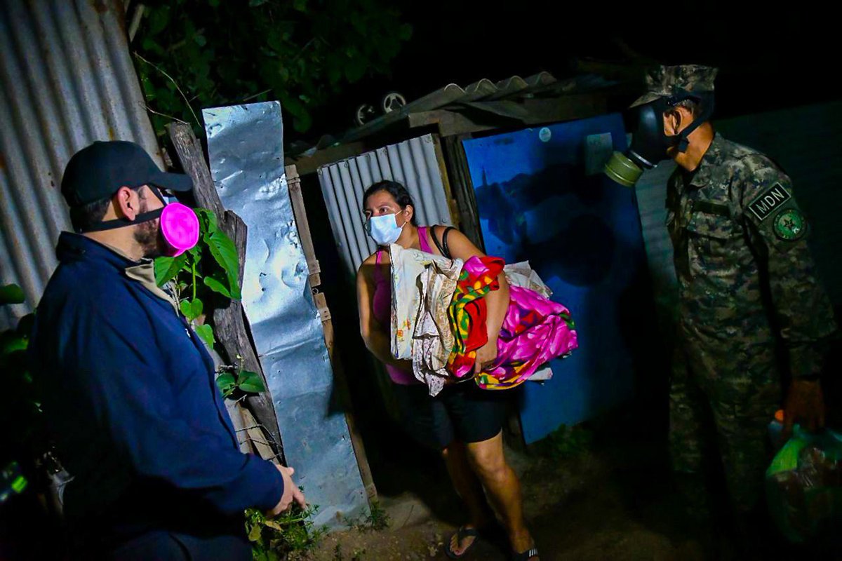 SecPrensaSV's tweet image. #ControlDeIncendio | Aproximadamente 300 familias serán evacuadas esta noche (2.8.2020) en el cantón Sitio del Niño, San Juan Opico, donde se registra un incendio en la exfábrica de baterías Récord.