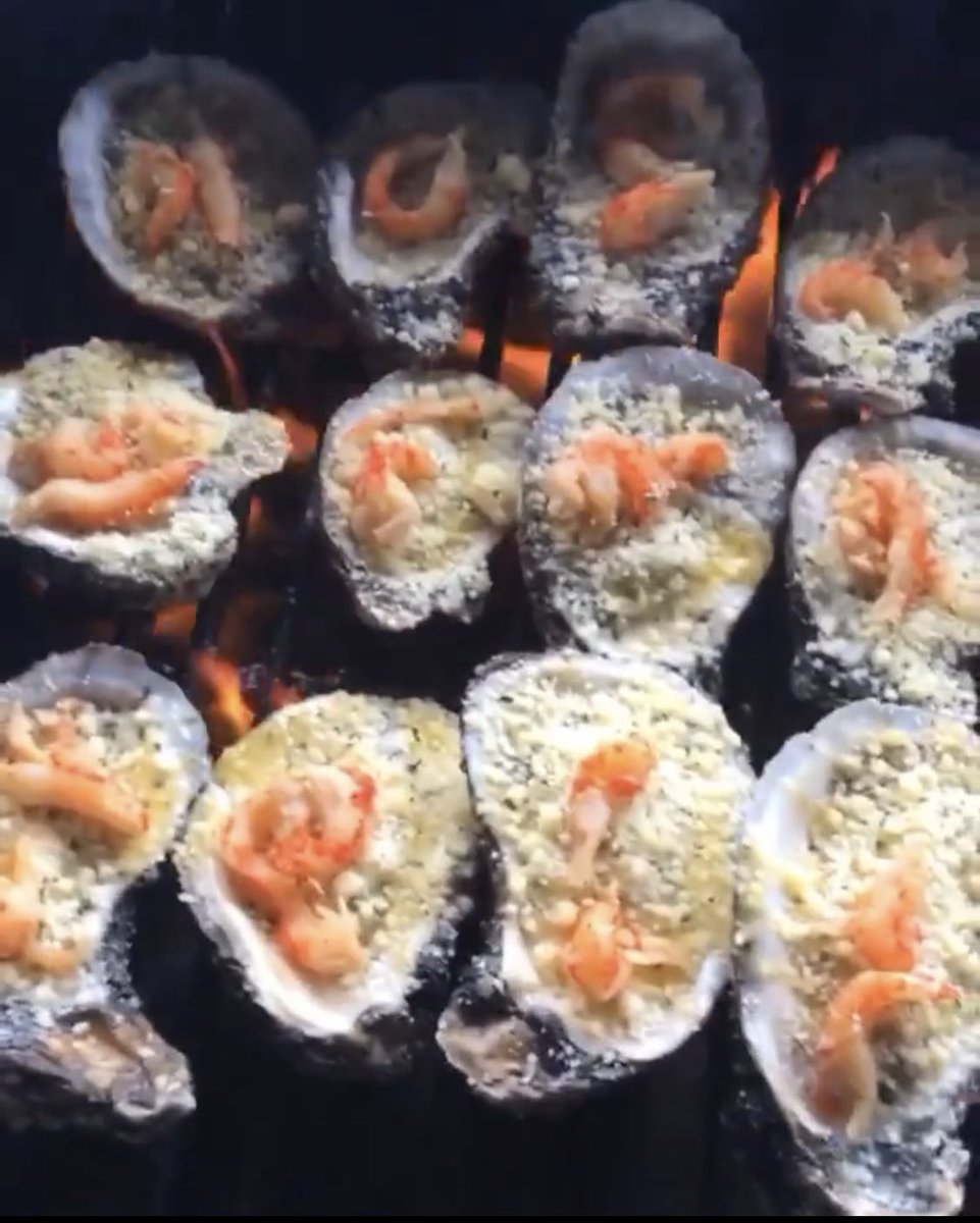 themindofcel's tweet photo. Well my peoples has this la oyster business thing that he been doing for years to support his family but he’s been having a few set backs and i mean the oysters are really good so he just needs a lil help anything helps takes $0.00 to retweet and $1 to help https://t.co/osodQ2jXuM