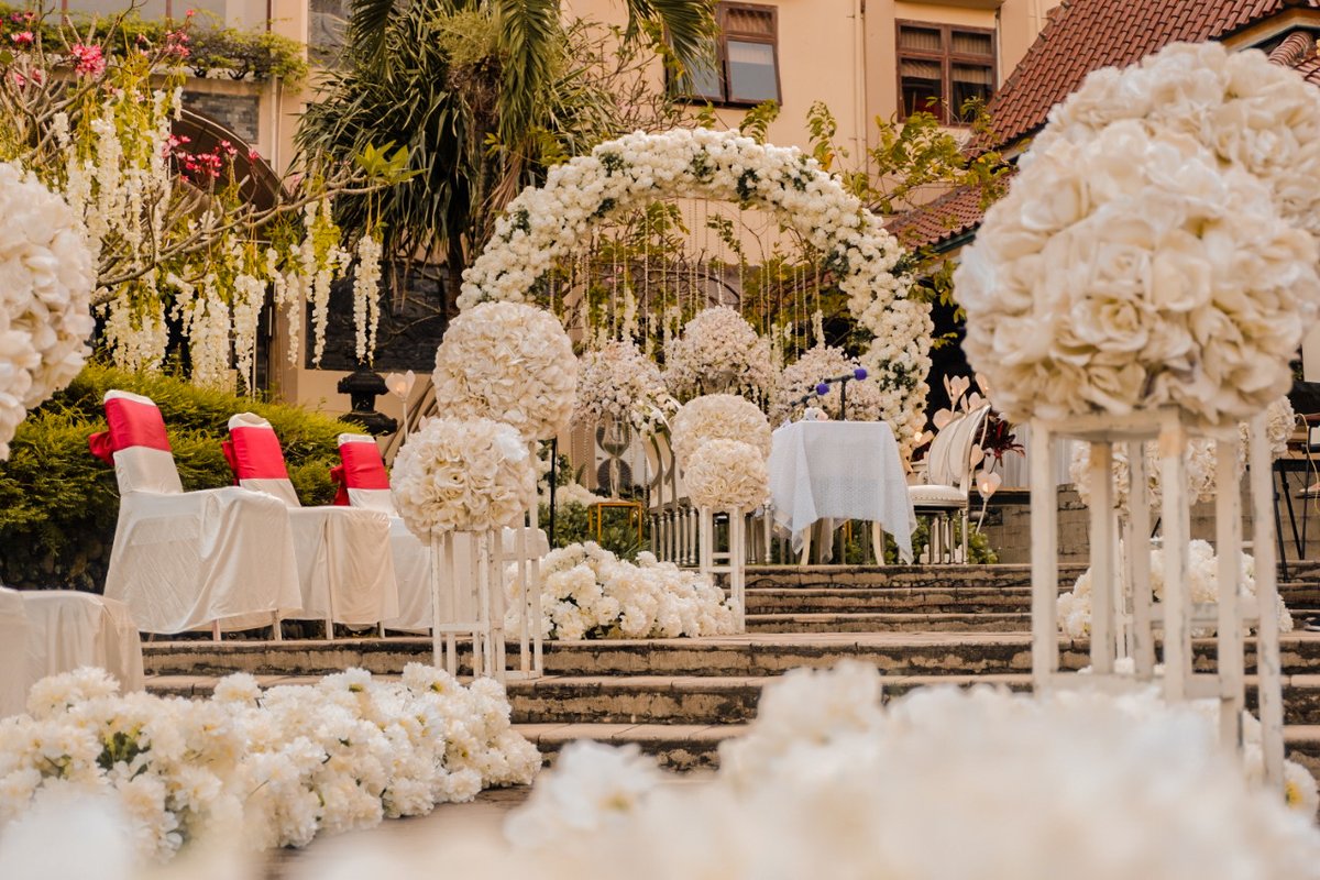 JayakartaYogya's tweet photo. A sweet ending to a new beginning. Find your dream venue and make your wedding memorable. INFO: LIA (081325621047), RSVP (08112555188)
#wedding #weddingdress #weddingjogja #weddingphotography #weddingjogjakarta #lamaranjogja #jogjahits #jogja #eventjogja #weddingwire #weddingview https://t.co/CpPR2vGNKp