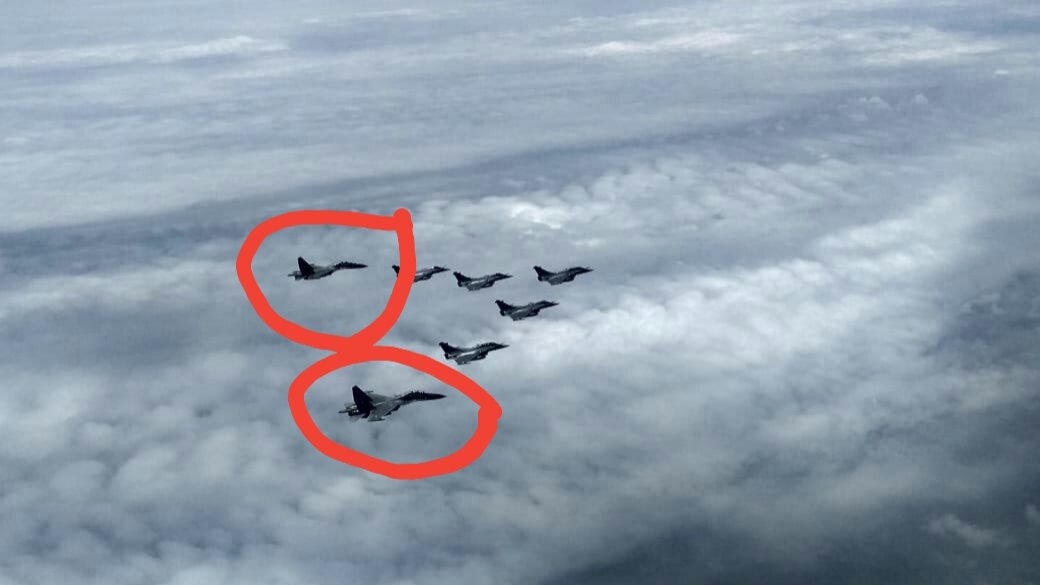 aboubakar46's tweet photo. @GautamGambhir I'm very shocked to see this, Does the IAF need security? People can you imagine how it's Ridicule that they get Su30 to protect safely landing of Rafael within the country. Can we believe that these 5 Rafale will protect Indian citizen if these can't even itself. https://t.co/HZKaahbkgG