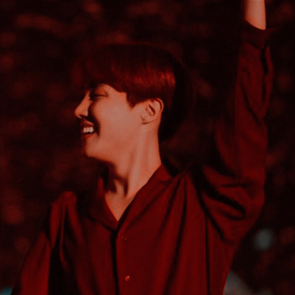 gyutics's tweet photo. Seven 🍸 — sope 🔞

—Cinco tragos.
—Que sean siete.
—¿Es tu número de la suerte?
—Siete son las veces que te voy a hacer mío antes de que me busques pidiendo más de mí.

YG está convencido de que las palabras de HS son pura labia debido a su egocentrismo.

Qué equivocado estaba. https://t.co/l6sCQgYGnx