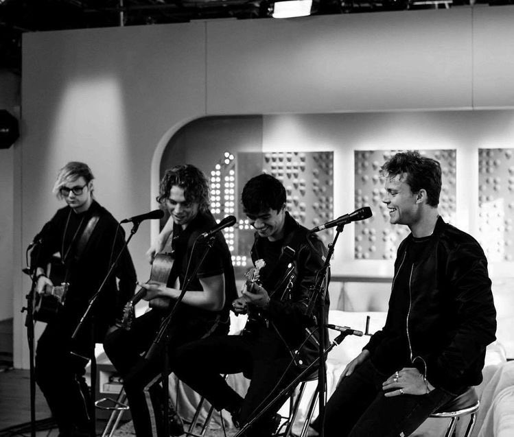 ~5sos in black and white a thread~cuz it hits diFFERENT
