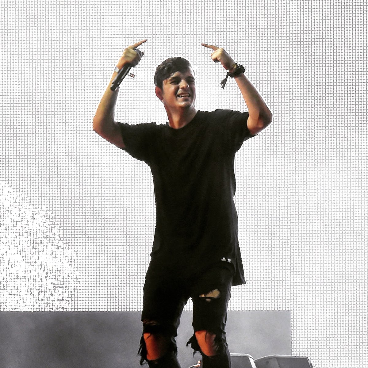 GarrixExclusive's tweet photo. Feeling good after a break! Btw Martijn's virtual set was fu-king awesome 🤯❤️ 
#edm #martingarrix #live https://t.co/tmT09F0SFp