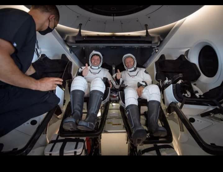 amalbiju_astro's tweet photo. welcome back @AstroBehnken and @Astro_Doug
congratulations to @NASA and @SpaceX for the successful slashdown
#LaunchAmerica #slashdown https://t.co/5FSkNaH5Dx