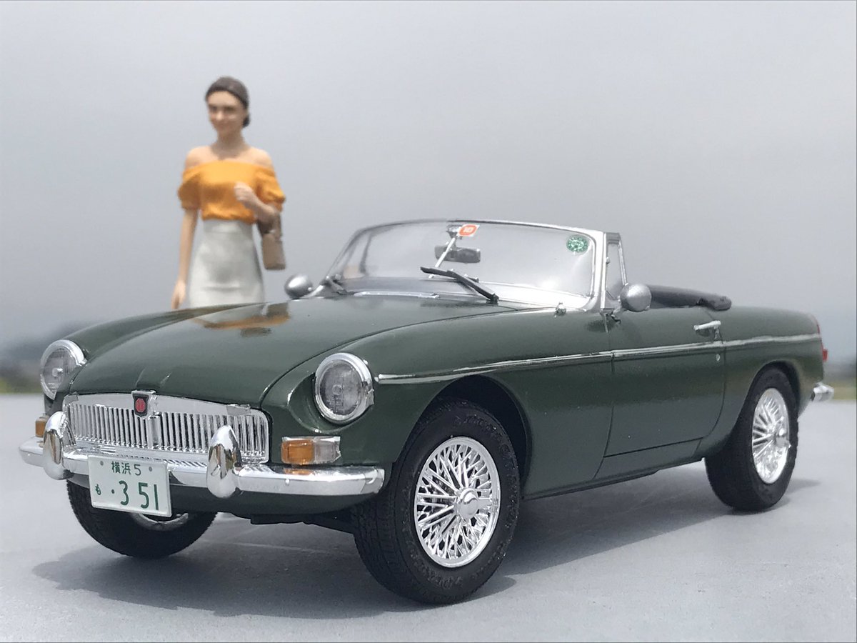 アオシマ 1/24 MGB、屋外撮影しました。
