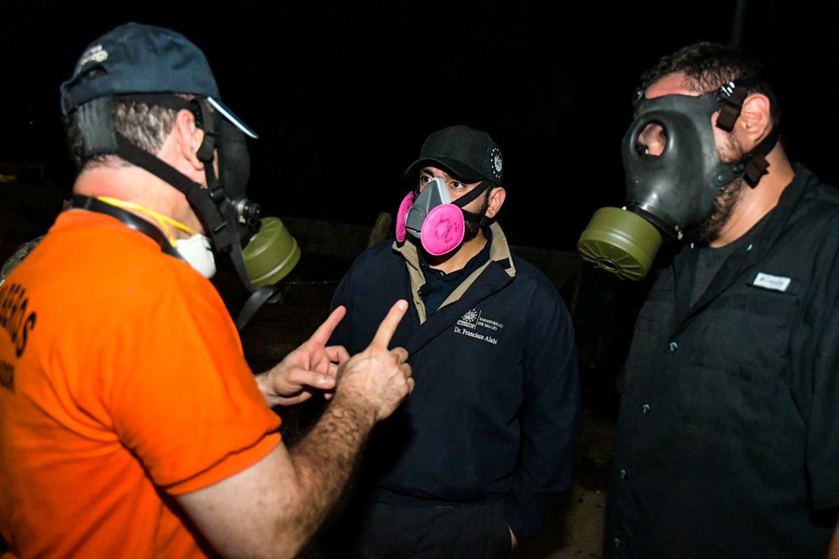 SecPrensaSV's tweet image. #ControlDeIncendio | El ministro de @GobernacionSV, @marioduran, confirmó que el incendio ha sido controlado en la zona de la exfábrica de baterías Récord. Estima que estará sofocado alrededor de la 1:00 a. m.