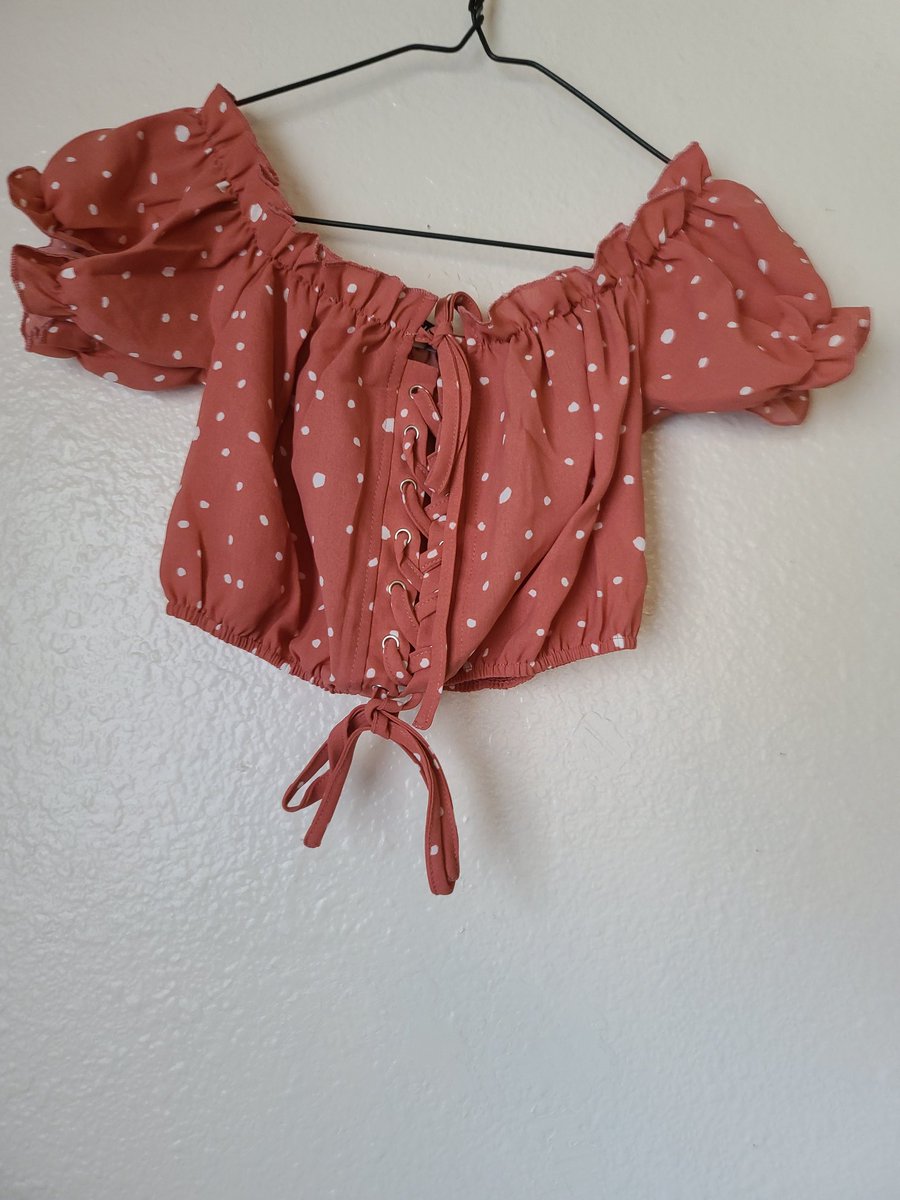 mrsrodgers__'s tweet photo. 🌻 Lace Front Dot Crop Top
New Listings Now on Poshmark & Vinted. 💛
#poshmark #vinted #secondhand #vintedseller #happyposhing #shopmycloset #thrifting #poshmarkreseller #poshlove #resellerlife #poshstyle #vintage #thriftstorefinds #vintage #thriftstorefinds #reseller https://t.co/8qmAl1kGiP