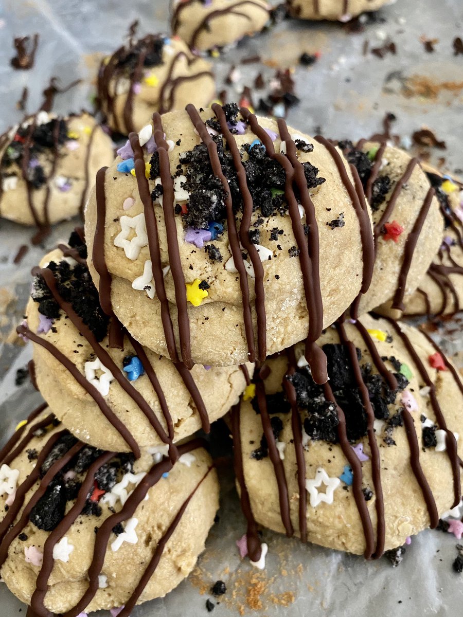 CaaarlyStein's tweet photo. Once upon a time, 13 year old me was obsessed with Cake Boss and then went to college and turned into Culinary Car and then Crave to Create was born🤪😍🤩👩🏻‍🍳✨

https://t.co/J7JHB2PuUN https://t.co/L3HOkzlW0f