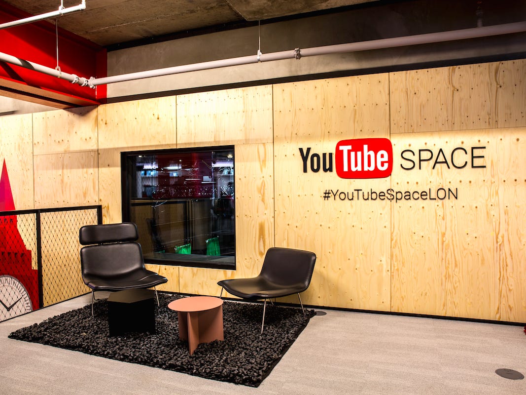 ALL_FAK3's tweet photo. We want Youtube office in #Pakistan , coz there are lots of problems pakistani youtubers are facing.
many youtubers channel was hacked recently.
we need your help to solve all these issues 

#WeWantYouTubeOfficeInPAK 
@ytcreators 
@SusanWojcicki https://t.co/J4Ea1AgZIP