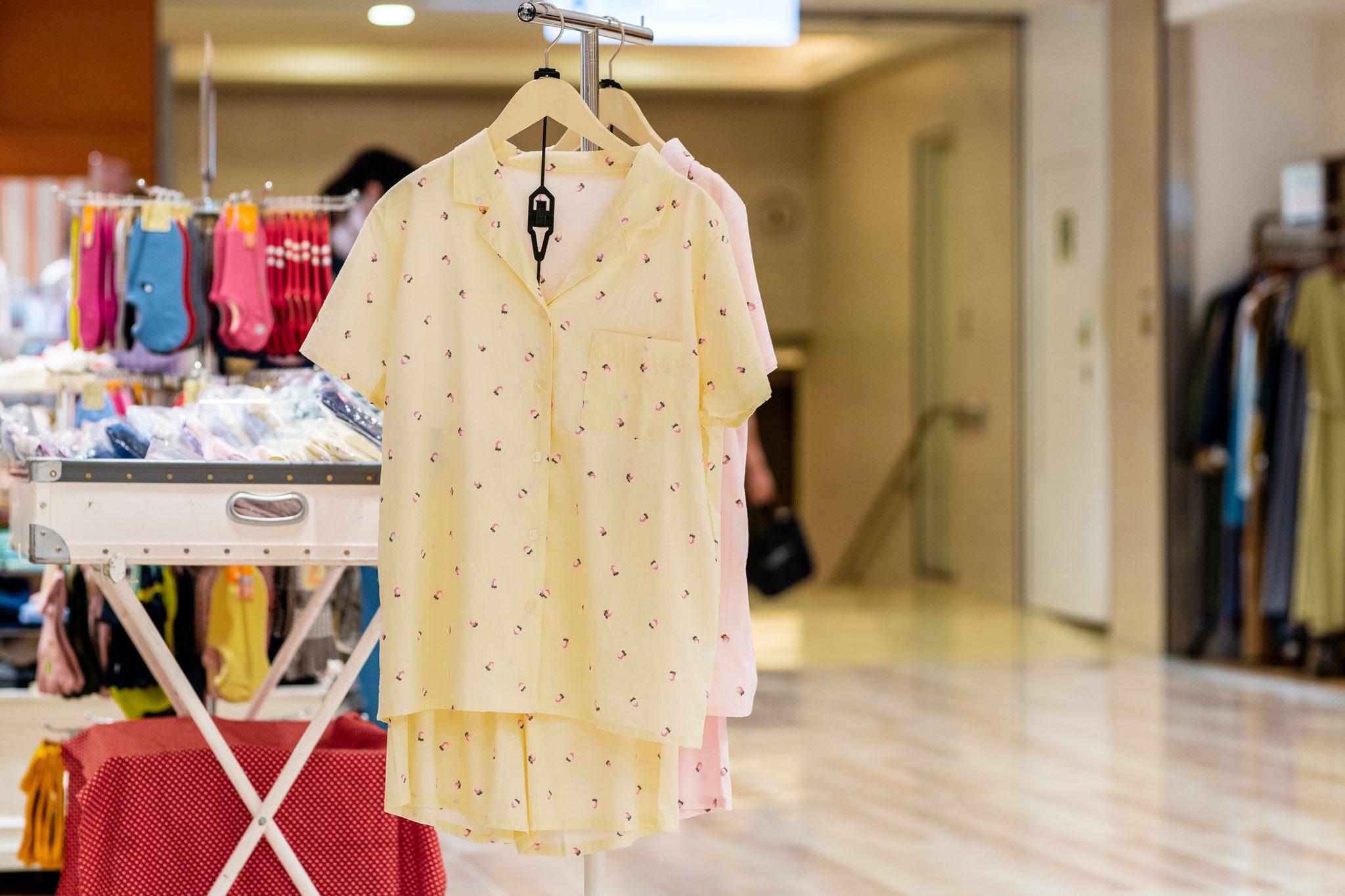 公式 Jr博多シティ チュチュアンナ Amu Est B1f 布帛イチゴ柄前開き半袖パジャマ ビションフリーゼtシャツ 詳しくはこちら T Co 4n2a2djl1c