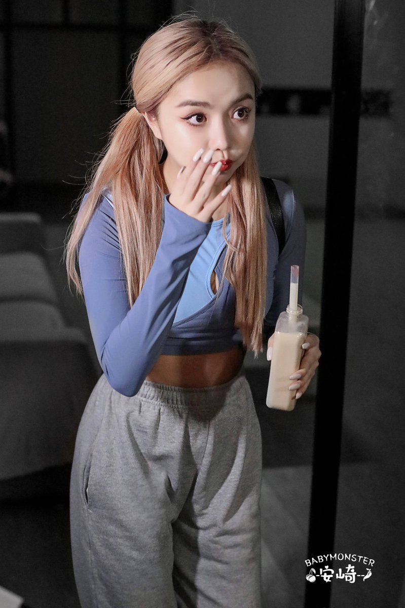 _ballerinamina_'s tweet photo. HOW CAN YOU BE CUTE AND HOT AT THE SAME TIME !!!!!! https://t.co/ykdEaKZYJe