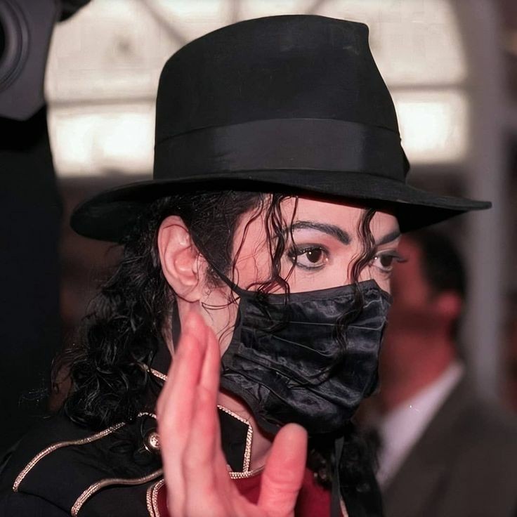 Don Nadie Twitter: "¿Os acordáis de nos reíamos de Michael Jackson con la mascarilla? https://t.co/bFby5qrAJu" /