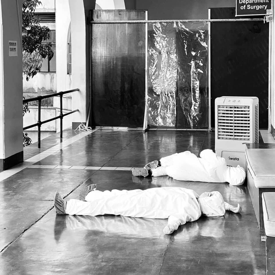 swiftnothings's tweet image. with you, I serve
with you, I fall down

only twenty minutes to sleep
but you dream of some epiphany
just one single glimpse of relief
to make some sense of what you&apos;ve seen

this song hits different now

#FrontlinersCallForTimeout 

📷: Jay Almora