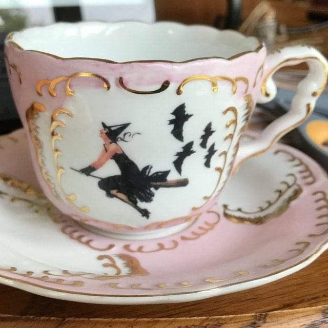 h_loods's tweet photo. Never in my life has something matched my soul/aesthetic more than these tea cups https://t.co/2j79aFVDYj