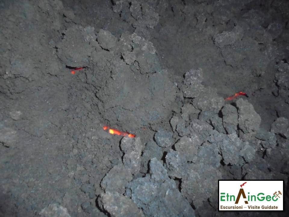FUOCO DI VULCANO CHE CI SCORRE NELLE VENE ❤️🌋
#etnaingeo #excursions #vacations #etna #Sicily