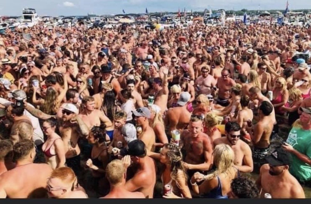 Oshkosh yesterday. We’ve learned nothing. We’re all doomed. This is why we can’t have nice things. 

📸: Jared Dittmer