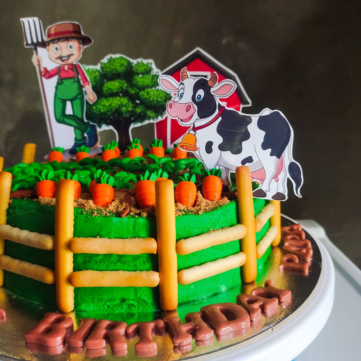 vocalistakelly's tweet image. My DIY Buttercream Farmer Cake. ♥️

Thank you ate Jing Faigao 😘

#FarmerCake
#mommyKellyBakes
#DIYcreations 
#gratefulBaker