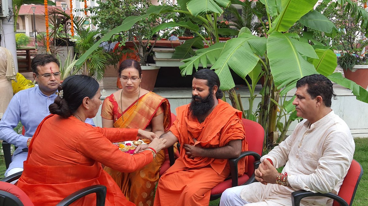 DrJaideepArya's tweet photo. #रक्षाबंधन के पावन पर्व पर समस्त
#बहनों को एक सुरक्षित समाज मिल पाए, 
राष्ट्र में हर जगह उनका सम्मान बढ़े 
इसके लिए हम  प्रतिबद्ध होते हैं और उसके लिए निरंतर प्रयासरत रहने का संकल्प लेते हैं

इस रक्षाबंधन पर्व पर
 देशवासियों की प्रभु हर प्रकार से रक्षा करें ऐसी प्रार्थना करते हैं https://t.co/ajUPoQxPzB