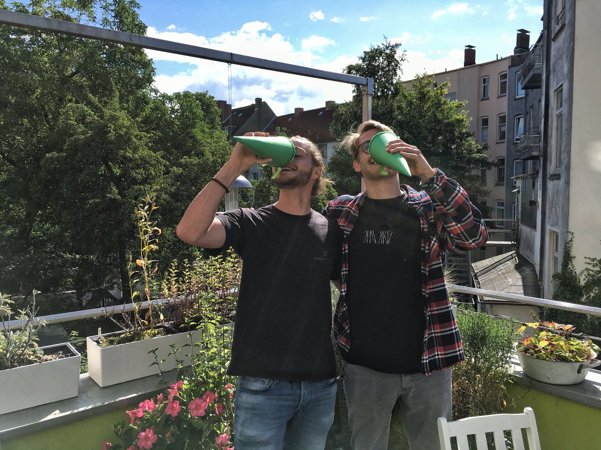 ncshortservice's tweet photo. #ausbildung
Am ersten Tag als neue Auszubildende gibts für Jonah (Mediengestaltung) und Patrick (Marketingkommunikation) gefüllte Schultüten. Prost – wir freuen uns auf die Zeit mit Euch!
#azubi @IHKzuKiel #adyou
Ausbildung 2021: https://t.co/B98OVSaSrB https://t.co/CmRw0sgNRk
