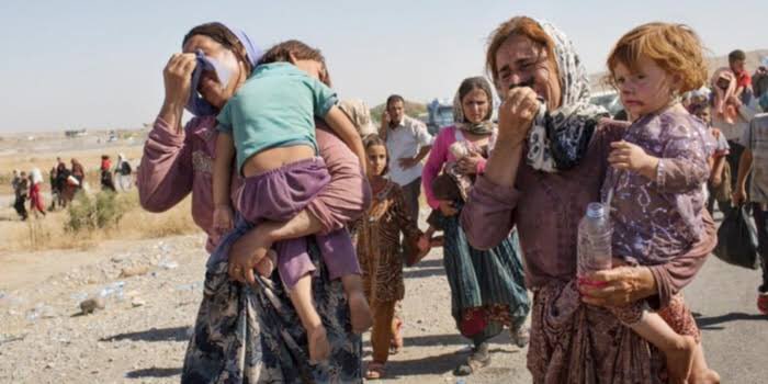 Bir Ezidi duası!
"Tanrım!
Önce tüm halkımı,sonra da benim çocuklarımı koru.
Önce tüm insanlığı,sonra da bizimkileri koru. 
Önce tüm insanlığı doyur,sonra da beni ve çocuklarımı."
6 yıl önce #Ezidiler dünyanın gözleri önünde katliama uğradı.
#Ezidikadınlar
#EzidiKatliamı