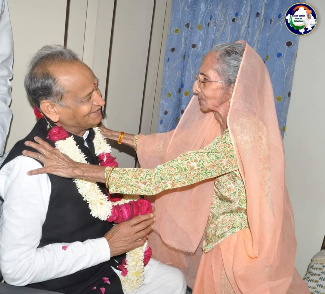 LahraAmin's tweet photo. जो घर चला सके वहीं देश चला सकता है हमें आप पर गर्व है जननायक आदरणीय मुख्यमंत्री अशोक जी गहलोत 
#HappyRakshaBandhan #रक्षाबंधन 
#AshokGehlotPrideOfRajasthan #AshokGehlot #Rajasthan https://t.co/JJx0oSgfRX