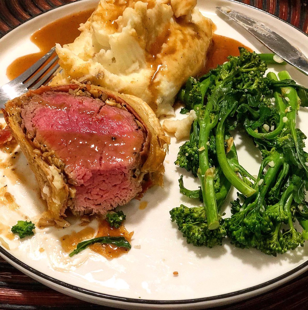 Sibulele_Q's tweet photo. Another great weekend of cooking
โขLamb Curry
โขBeef Wellington
#BeastsKitchen #FromBeastsKitchen #LockdownMeals https://t.co/URnh6cn7rk