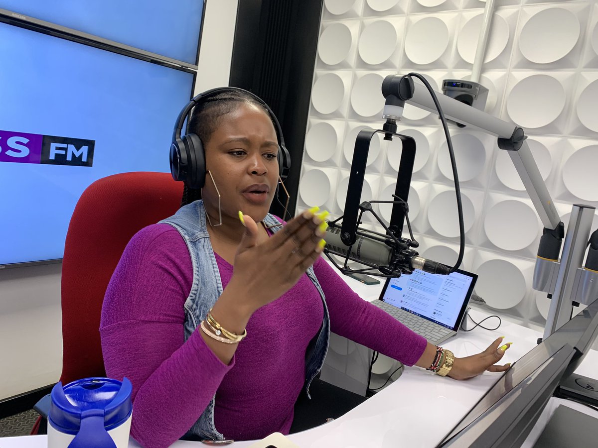 Kiss100kenya's tweet photo. It is better to be single than to be half loved ~ @KameneGoro 
Do you subscribe to this? 
#KameneAndJalas @JalangoMwenyewe https://t.co/vyAEaDpuwZ