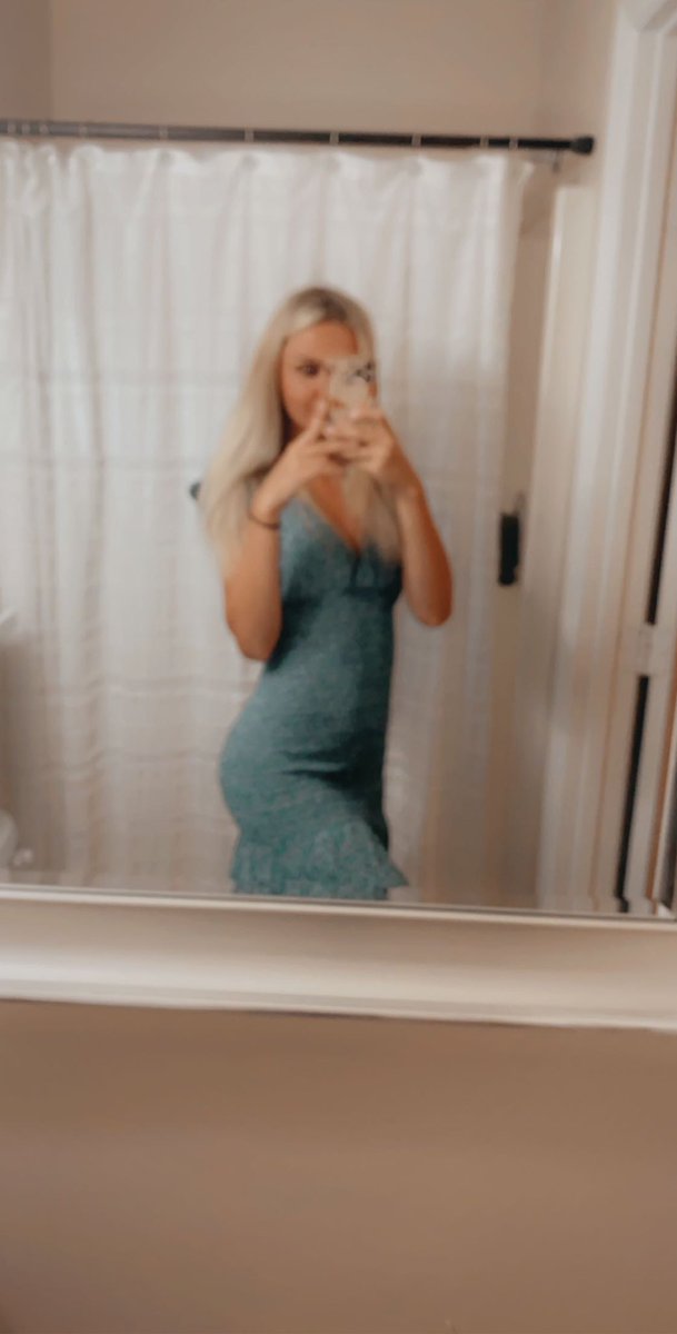 blondemom22's tweet photo. Do what you're good for and send me money #findom #paypig #LateNight #hotgirlhours https://t.co/dNAjKLqx47
