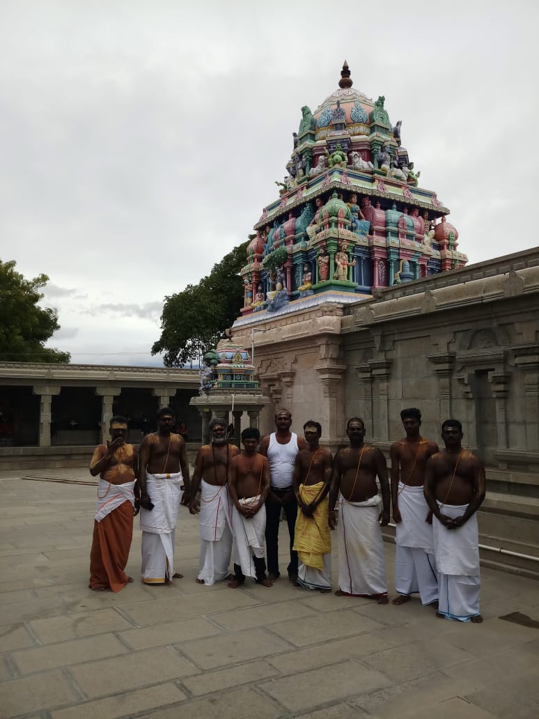 vallatharayar's tweet photo. தெற்கு வெங்காநல்லூர் சிவகாமி அம்பாள் உடனுறை சிதம்பரேஸ்வர் திருகோவிலில் வைத்து வன்னியர் சமுகத்தார் நமது சத்திரிய அடையாளமான பூணூல் அணிந்தனர்.

#KshatriyaSacredThread 
#க்ஷத்ரியபூணூல் https://t.co/FSoJYp7EAP
