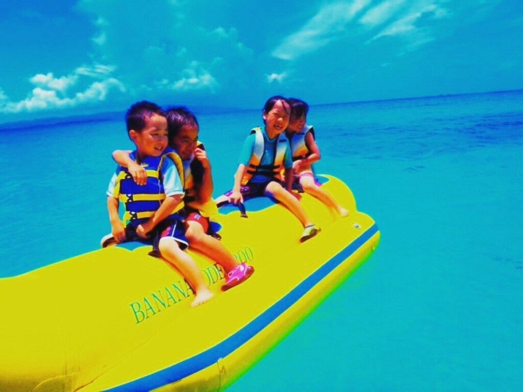 沖縄トリップ Okinawa Trip スリル満点のバナナボートにお子様も大満足 ツアーのご予約は 沖縄トリップ へ 沖縄 石垣島 宮古島 西表島 小浜島 アクティビティ ツアー バナナボート マリンスポーツ T Co Krlxtmyxtp Twitter