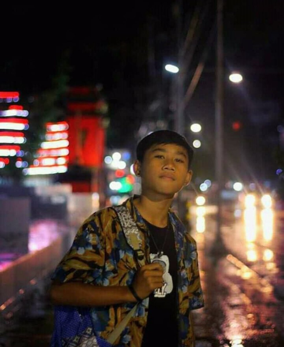 2016 vs 2020.

Arek yang dulu sempet dicariin keluarganya gara2 ikut memperjuangkan persebaya 1927 pas gruduk jakarta, dari blitar ke jakarta. Alhamdllh saiki areknya tambah mbois👍